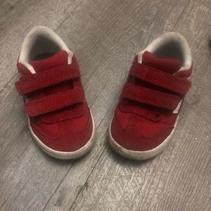 Red toddler Cat & Jack shoe. Size 6.